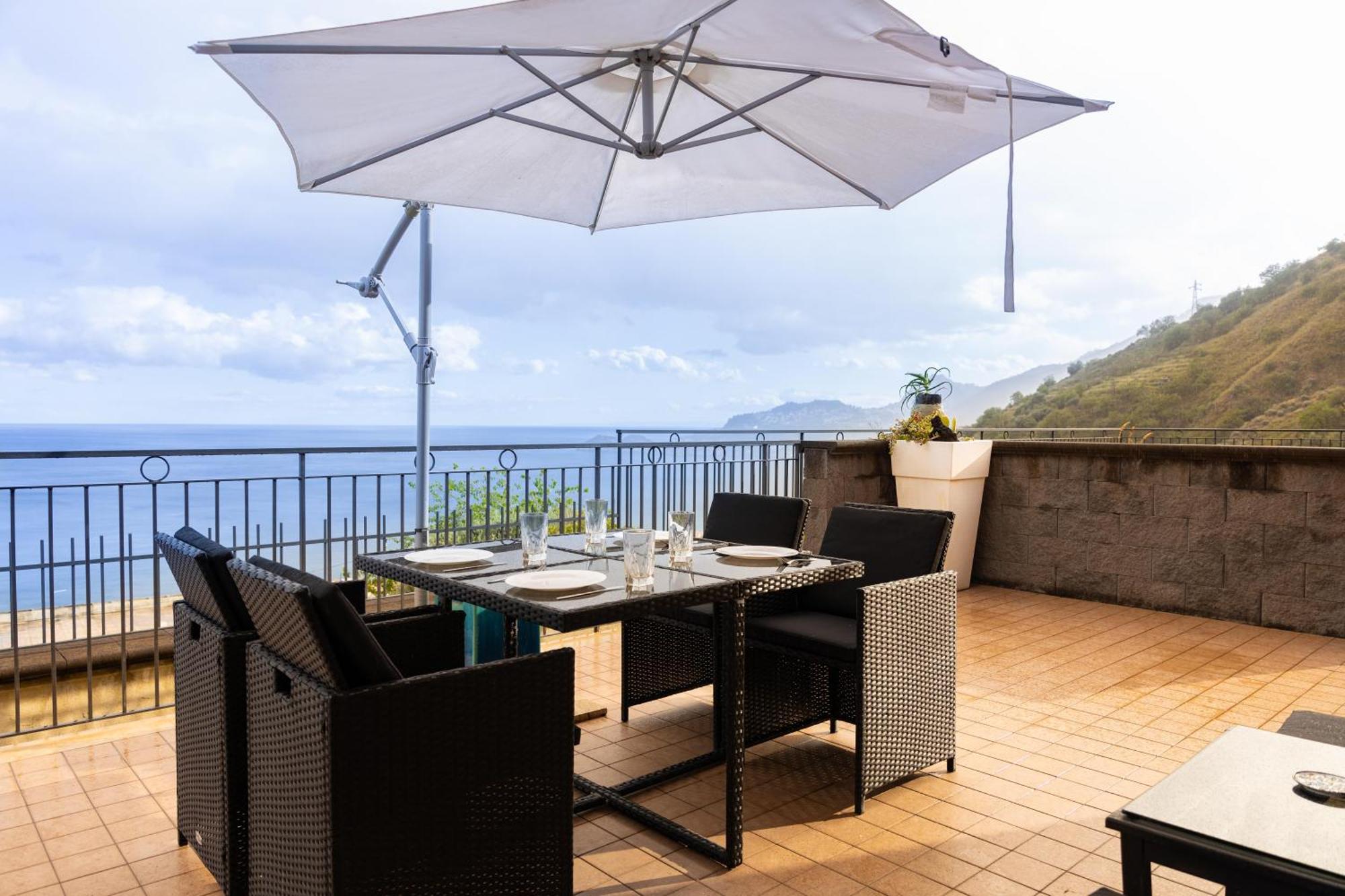 Casa Alessandra Taormina Letojanni